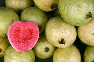 How to eat guava and in what quantities is this fruit useful?