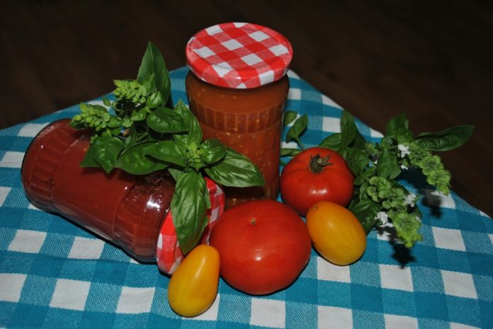 Homemade basil preparations