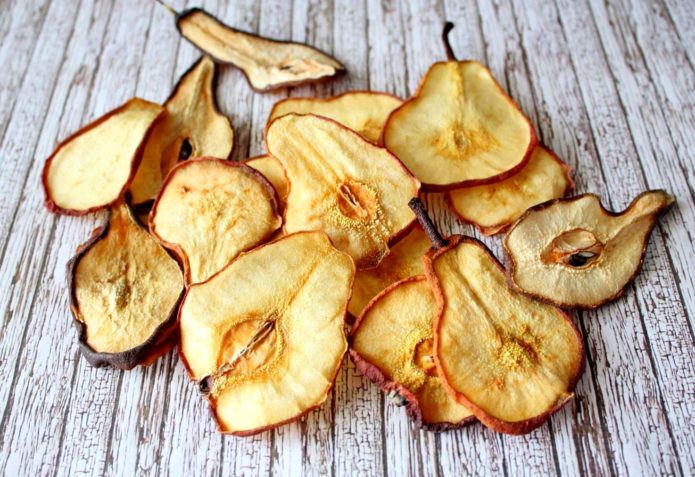 Dried pear fruits