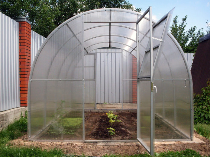 Polycarbonate greenhouse