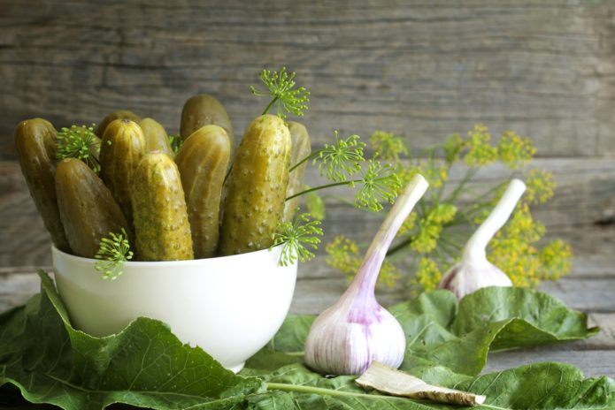 Spicy pickled cucumbers for the winter